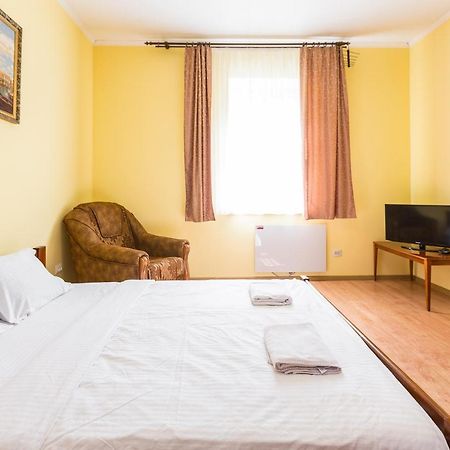 Квартира В Центрі Подобово На Вулиці Коперника 26 Біля Палацу Мистецтв Lviv Ngoại thất bức ảnh